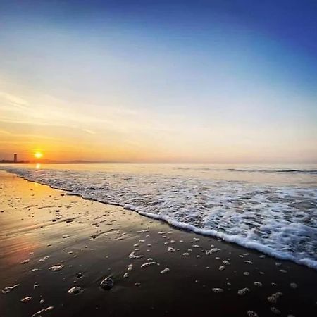 Luxe Living Guest House-Sleeps 6-Private Parking-Free Wifi-Beach-City Swansea Buitenkant foto