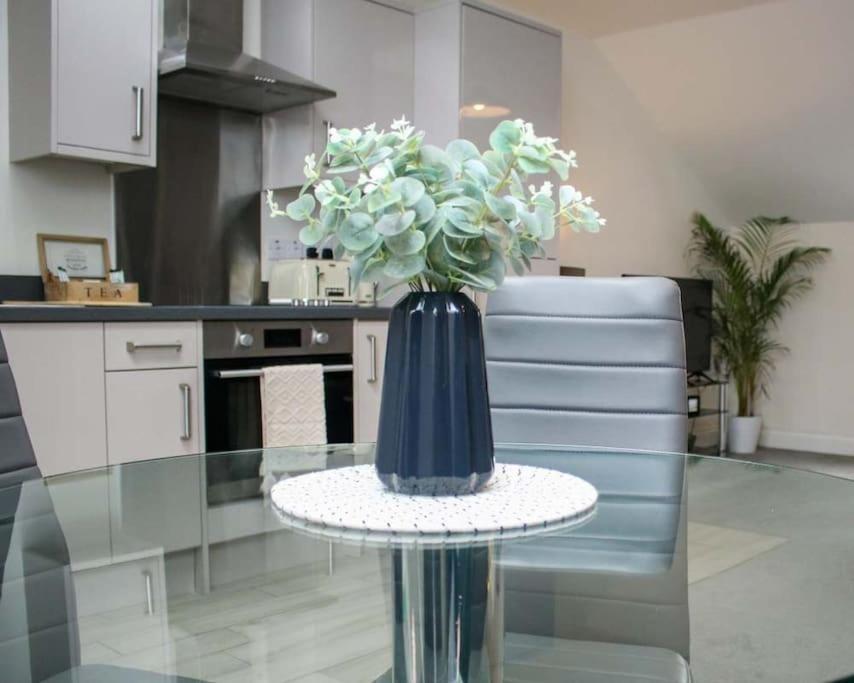 Luxe Living Guest House-Sleeps 6-Private Parking-Free Wifi-Beach-City Swansea Buitenkant foto