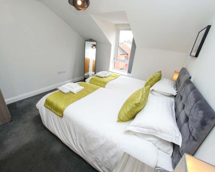 Luxe Living Guest House-Sleeps 6-Private Parking-Free Wifi-Beach-City Swansea Buitenkant foto