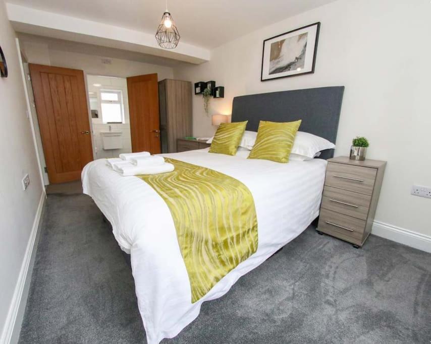 Luxe Living Guest House-Sleeps 6-Private Parking-Free Wifi-Beach-City Swansea Buitenkant foto
