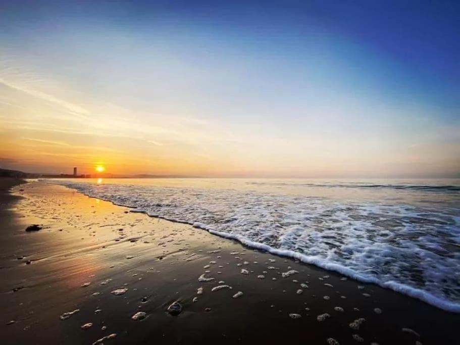 Luxe Living Guest House-Sleeps 6-Private Parking-Free Wifi-Beach-City Swansea Buitenkant foto