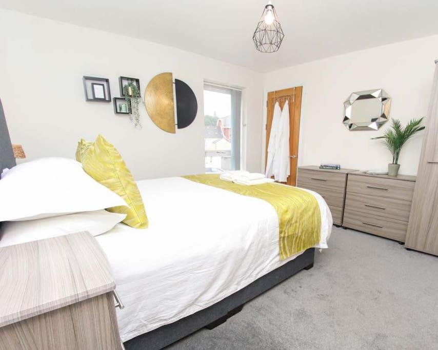 Luxe Living Guest House-Sleeps 6-Private Parking-Free Wifi-Beach-City Swansea Buitenkant foto